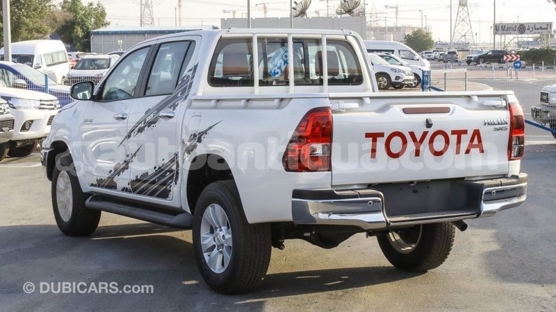Big with watermark toyota hilux antigua import dubai 2714