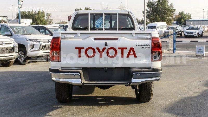 Big with watermark toyota hilux antigua import dubai 2714