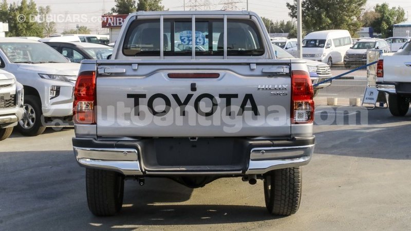 Big with watermark toyota hilux antigua import dubai 2715