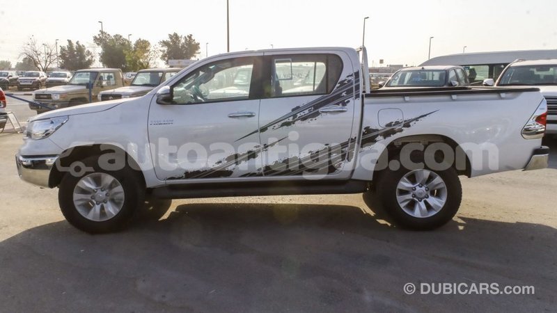 Big with watermark toyota hilux antigua import dubai 2716