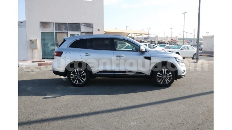 Big with watermark renault 4 antigua import dubai 2728