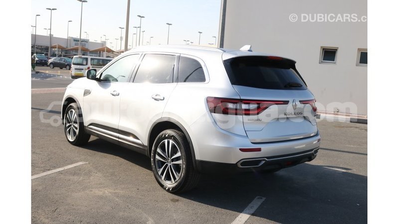 Big with watermark renault 4 antigua import dubai 2728