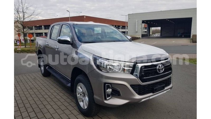 Big with watermark toyota hilux antigua import dubai 2734