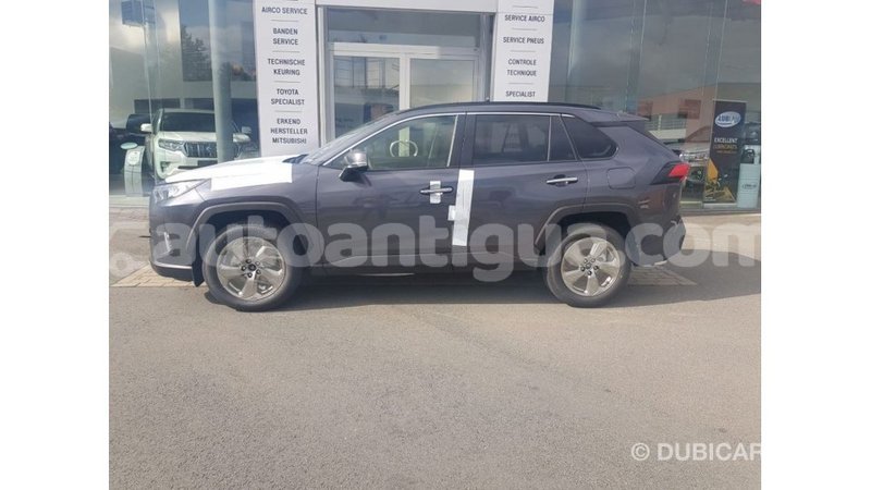 Big with watermark toyota hiace antigua import dubai 2752