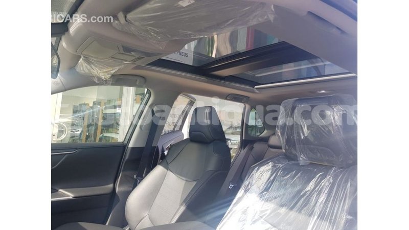 Big with watermark toyota hiace antigua import dubai 2752