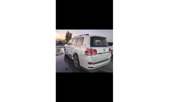 Buy Import Toyota Land Cruiser White Car in Import - Dubai in Antigua Buy Import Toyota Land Cruiser White Car in Import - Dubai in Antigua
