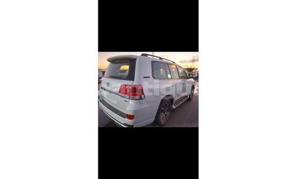 Buy Import Toyota Land Cruiser White Car in Import - Dubai in Antigua Buy Import Toyota Land Cruiser White Car in Import - Dubai in Antigua