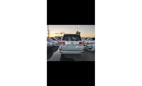 Buy Import Toyota Land Cruiser White Car in Import - Dubai in Antigua Buy Import Toyota Land Cruiser White Car in Import - Dubai in Antigua
