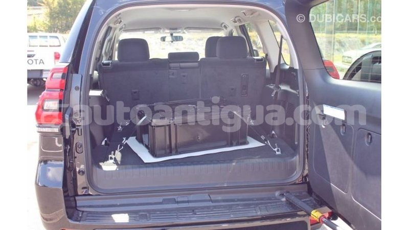 Big with watermark toyota hilux antigua import dubai 2792