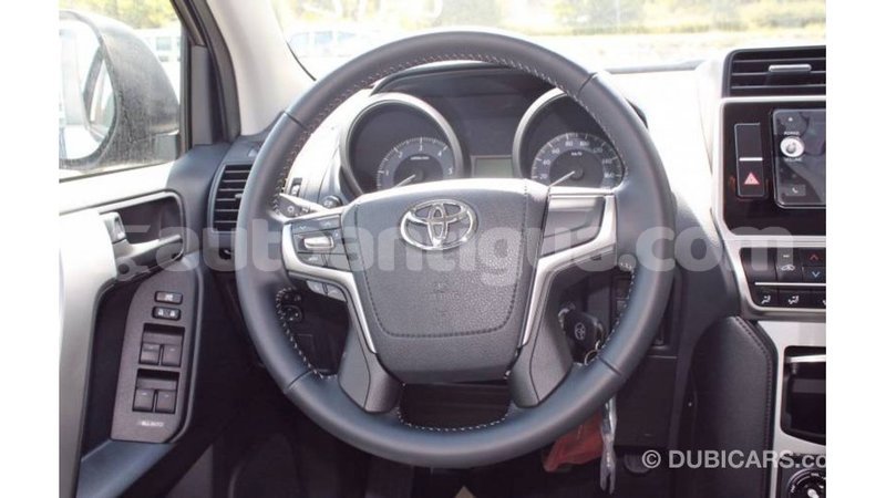 Big with watermark toyota hilux antigua import dubai 2792