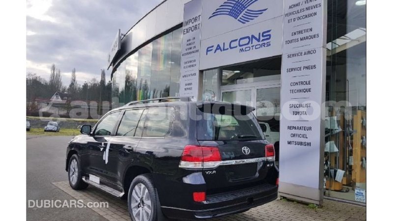 Big with watermark toyota land cruiser antigua import dubai 2805