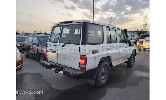 Buy Import Toyota Land Cruiser White Car in Import - Dubai in Antigua Buy Import Toyota Land Cruiser White Car in Import - Dubai in Antigua