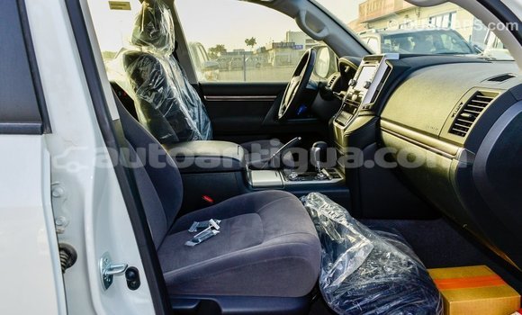 Buy Import Toyota Land Cruiser White Car in Import - Dubai in Antigua Buy Import Toyota Land Cruiser White Car in Import - Dubai in Antigua