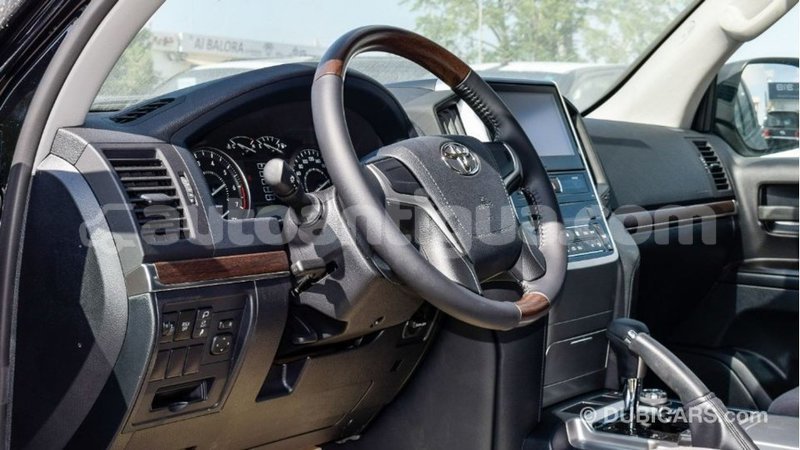 Big with watermark toyota land cruiser antigua import dubai 2817