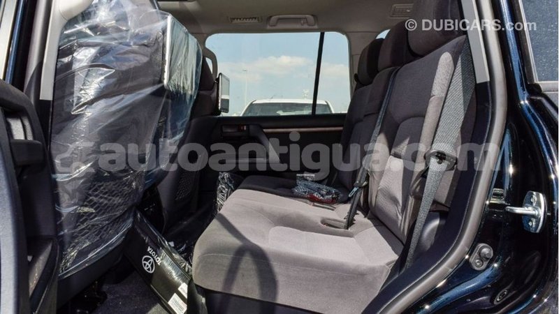 Big with watermark toyota land cruiser antigua import dubai 2817