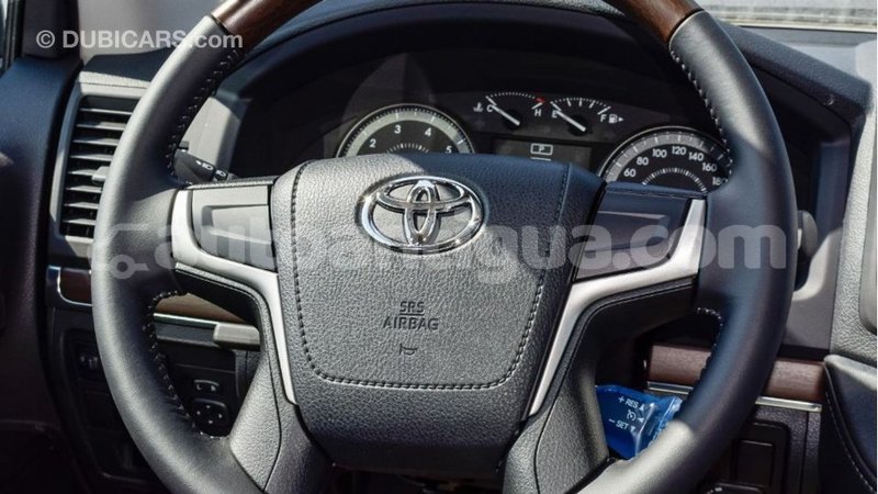 Big with watermark toyota land cruiser antigua import dubai 2817