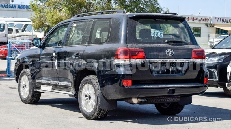 Big with watermark toyota land cruiser antigua import dubai 2817