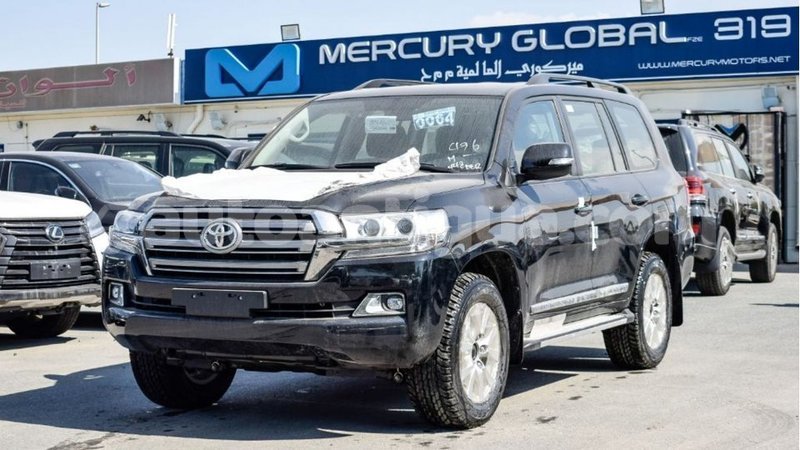 Big with watermark toyota land cruiser antigua import dubai 2820