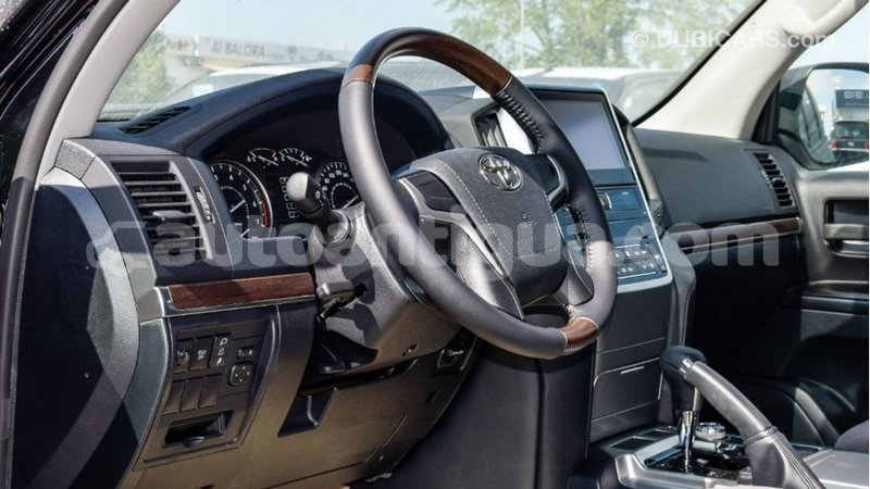 Big with watermark toyota land cruiser antigua import dubai 2820