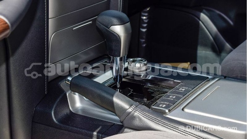 Big with watermark toyota land cruiser antigua import dubai 2820