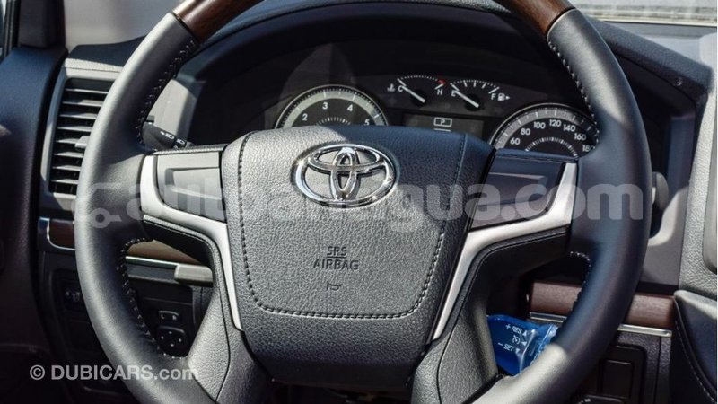 Big with watermark toyota land cruiser antigua import dubai 2820