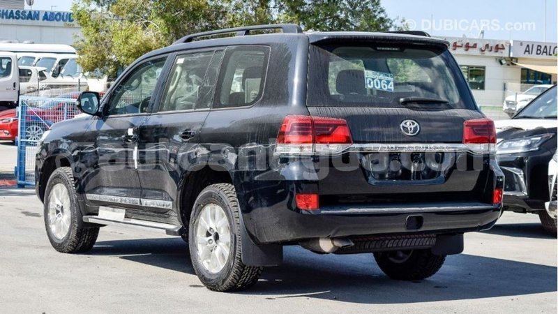 Big with watermark toyota land cruiser antigua import dubai 2820