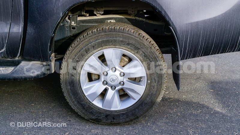 Big with watermark toyota hilux antigua import dubai 2827