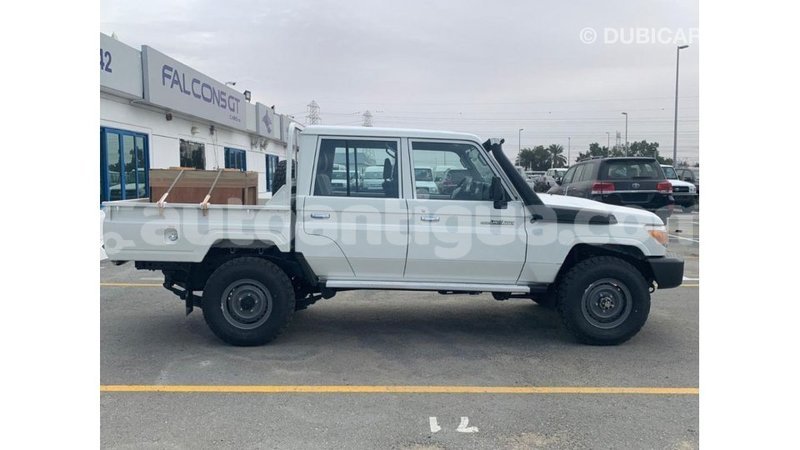 Big with watermark toyota land cruiser antigua import dubai 2843
