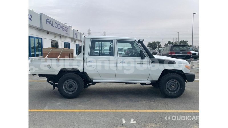 Big with watermark toyota land cruiser antigua import dubai 2843
