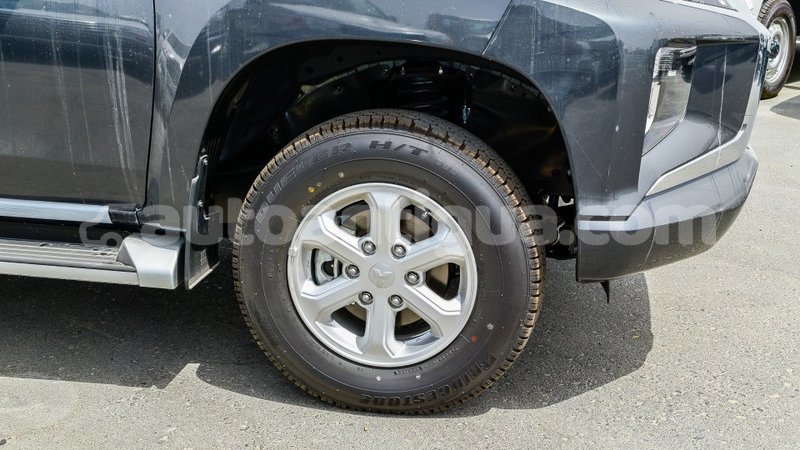 Big with watermark mitsubishi l200 antigua import dubai 2848