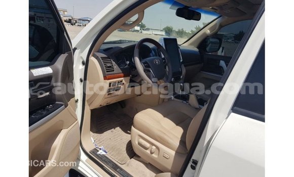 Buy Import Toyota Land Cruiser White Car in Import - Dubai in Antigua Buy Import Toyota Land Cruiser White Car in Import - Dubai in Antigua