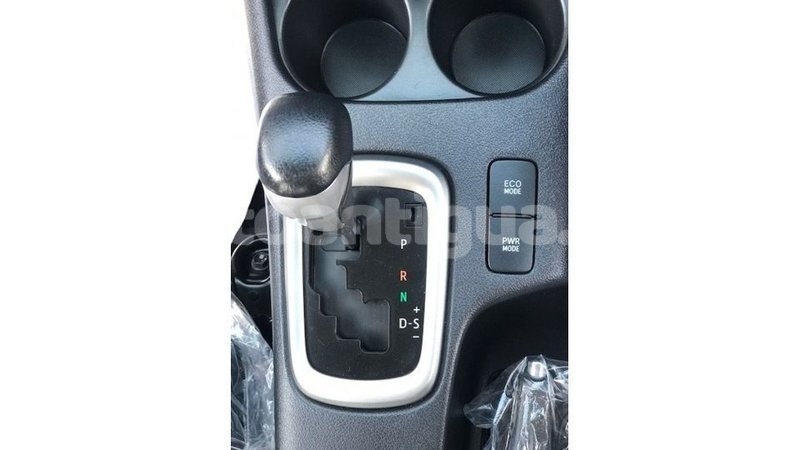 Big with watermark toyota hilux antigua import dubai 2862