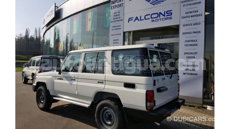 Big with watermark toyota land cruiser antigua import dubai 2883