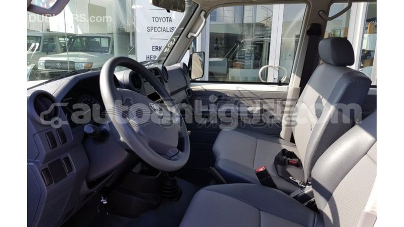 Big with watermark toyota land cruiser antigua import dubai 2883