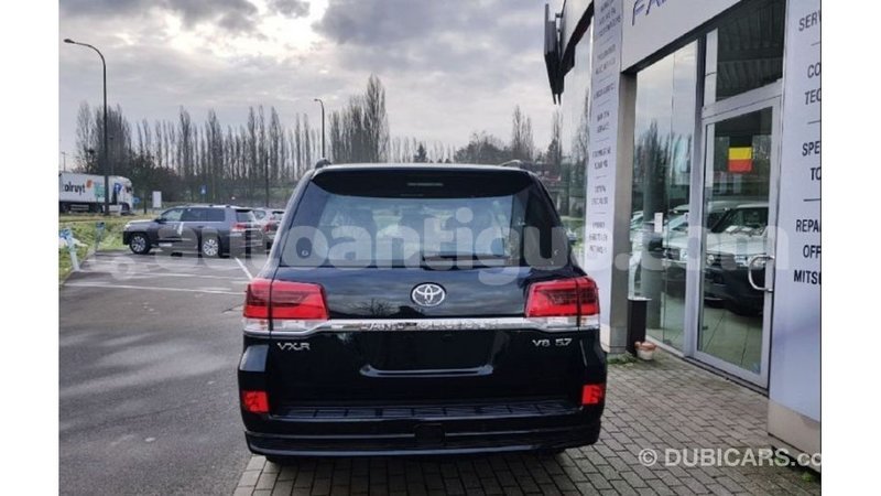 Big with watermark toyota land cruiser antigua import dubai 2913