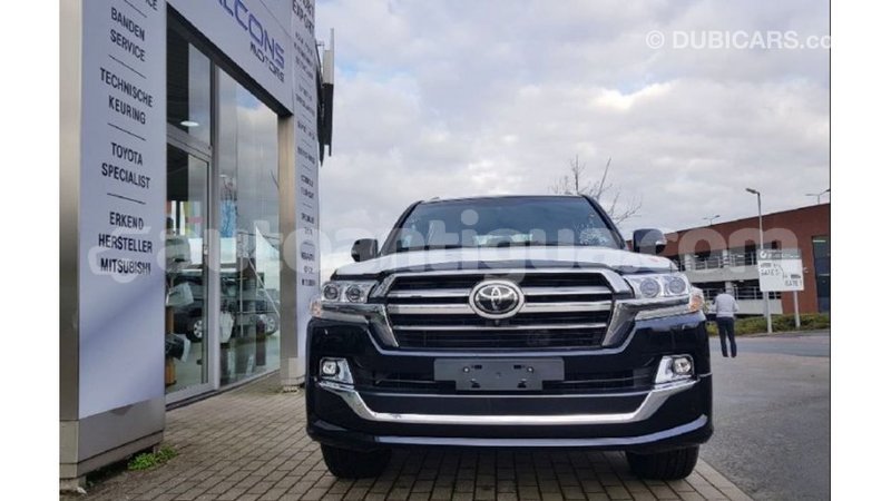 Big with watermark toyota land cruiser antigua import dubai 2913