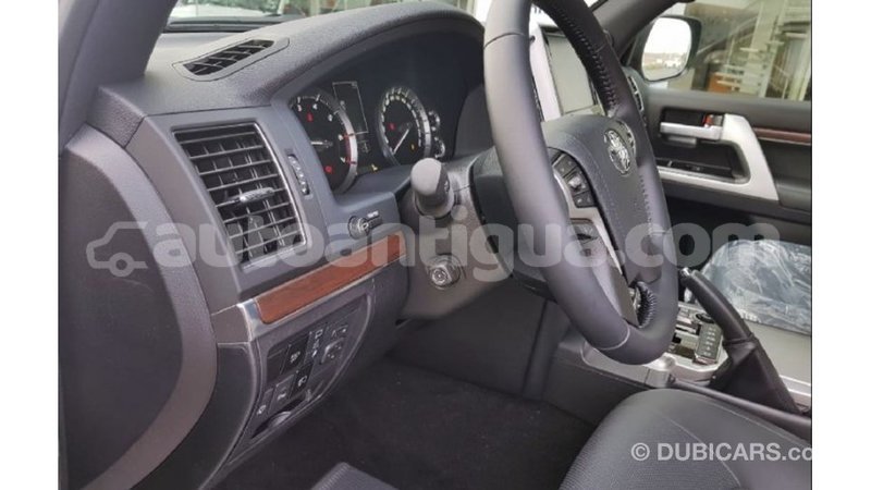 Big with watermark toyota land cruiser antigua import dubai 2913