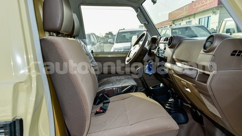 Big with watermark toyota land cruiser antigua import dubai 2928