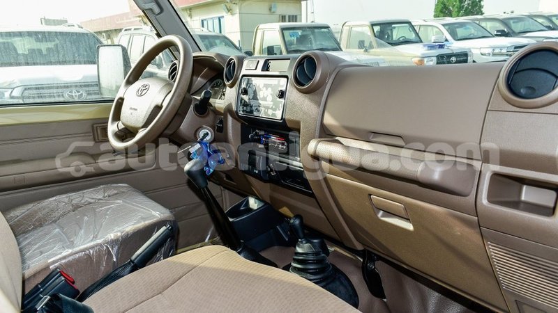 Big with watermark toyota land cruiser antigua import dubai 2928