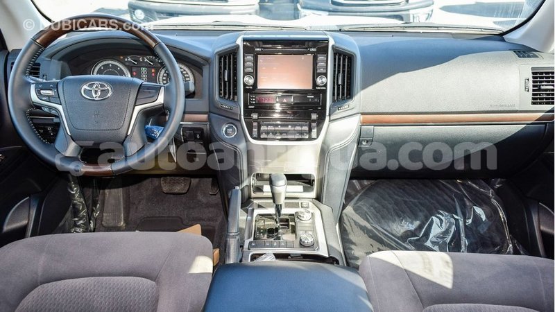 Big with watermark toyota land cruiser antigua import dubai 2937