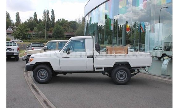 Buy Import Toyota Land Cruiser White Car in Import - Dubai in Antigua Buy Import Toyota Land Cruiser White Car in Import - Dubai in Antigua