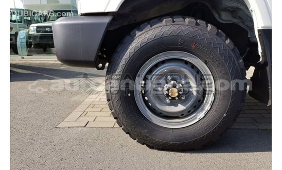 Buy Import Toyota Land Cruiser White Car in Import - Dubai in Antigua Buy Import Toyota Land Cruiser White Car in Import - Dubai in Antigua