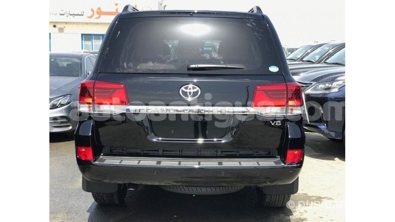 Big with watermark toyota land cruiser antigua import dubai 3056