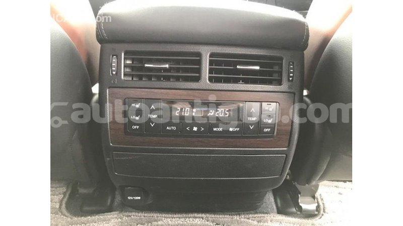 Big with watermark toyota land cruiser antigua import dubai 3061