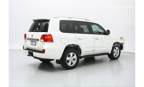Buy Import Toyota Land Cruiser White Car in Import - Dubai in Antigua Buy Import Toyota Land Cruiser White Car in Import - Dubai in Antigua