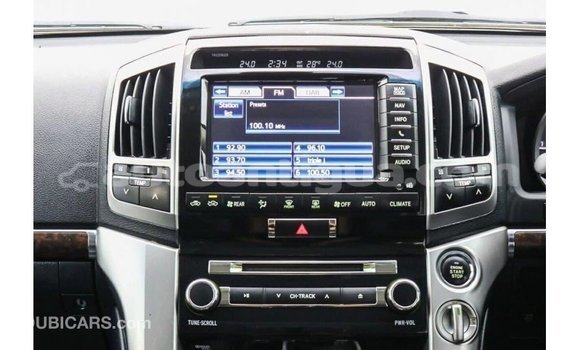 Buy Import Toyota Land Cruiser White Car in Import - Dubai in Antigua Buy Import Toyota Land Cruiser White Car in Import - Dubai in Antigua