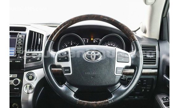 Buy Import Toyota Land Cruiser White Car in Import - Dubai in Antigua Buy Import Toyota Land Cruiser White Car in Import - Dubai in Antigua