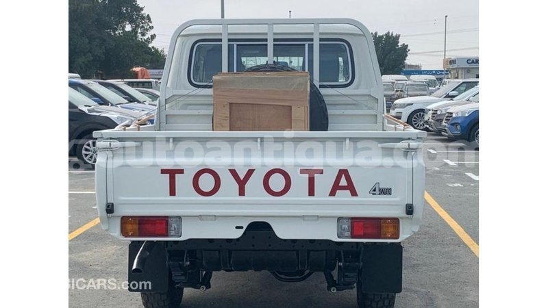 Big with watermark toyota land cruiser antigua import dubai 3106