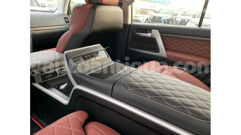 Big with watermark toyota land cruiser antigua import dubai 3110