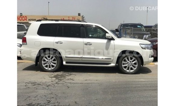 Buy Import Toyota Land Cruiser White Car in Import - Dubai in Antigua Buy Import Toyota Land Cruiser White Car in Import - Dubai in Antigua
